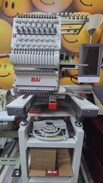 Vand masina de brodat industriala, model BAI Mirror 1501 cu 15 culori