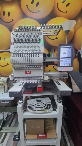 Vand masina de brodat industriala, model BAI Mirror 1501 cu 15 culori
